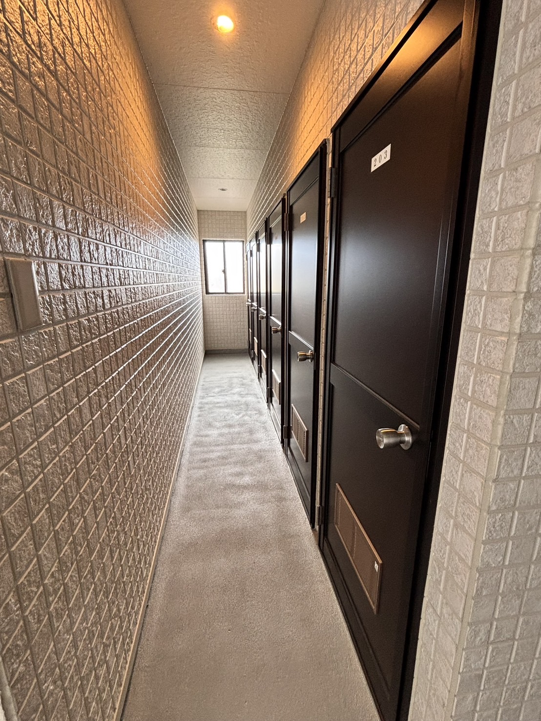 イーストアベニュー 